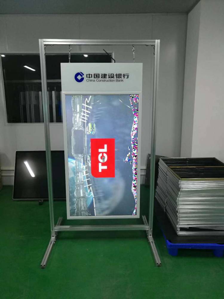 智慧银行双面广告机橱窗吊装吊挂双屏广告机工商农业建设中国商业银行