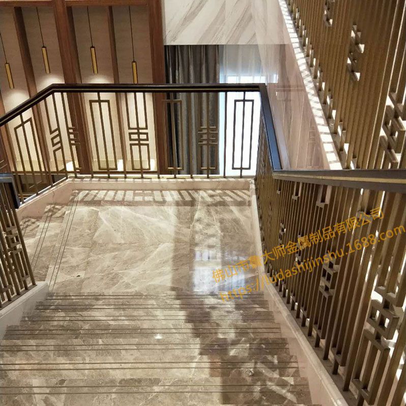 不锈钢楼梯栏杆扶手定制别墅楼梯栏杆拉丝黄古铜不锈钢楼梯护栏