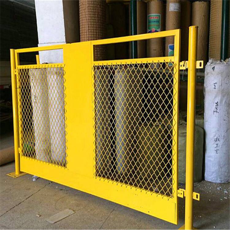 恺嵘红白防护122米高强度建筑工地用格栅式基坑护栏