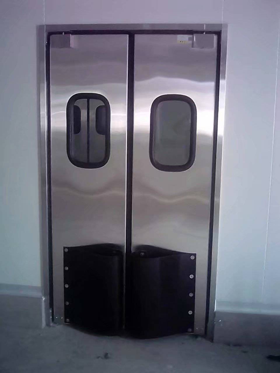 我国汽车叩开全球顶奢大门 岚图愿望家山河上市