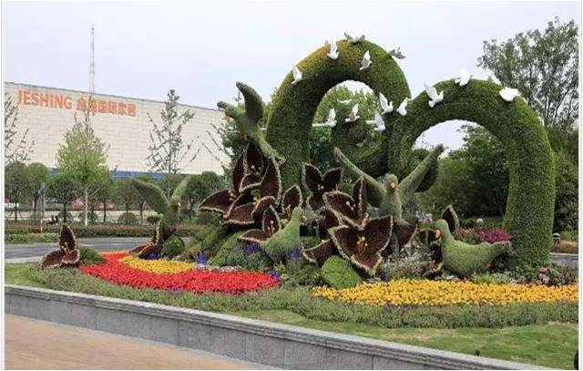 陕西汉中欢度春节造型绿雕成都凤凰绿雕图片