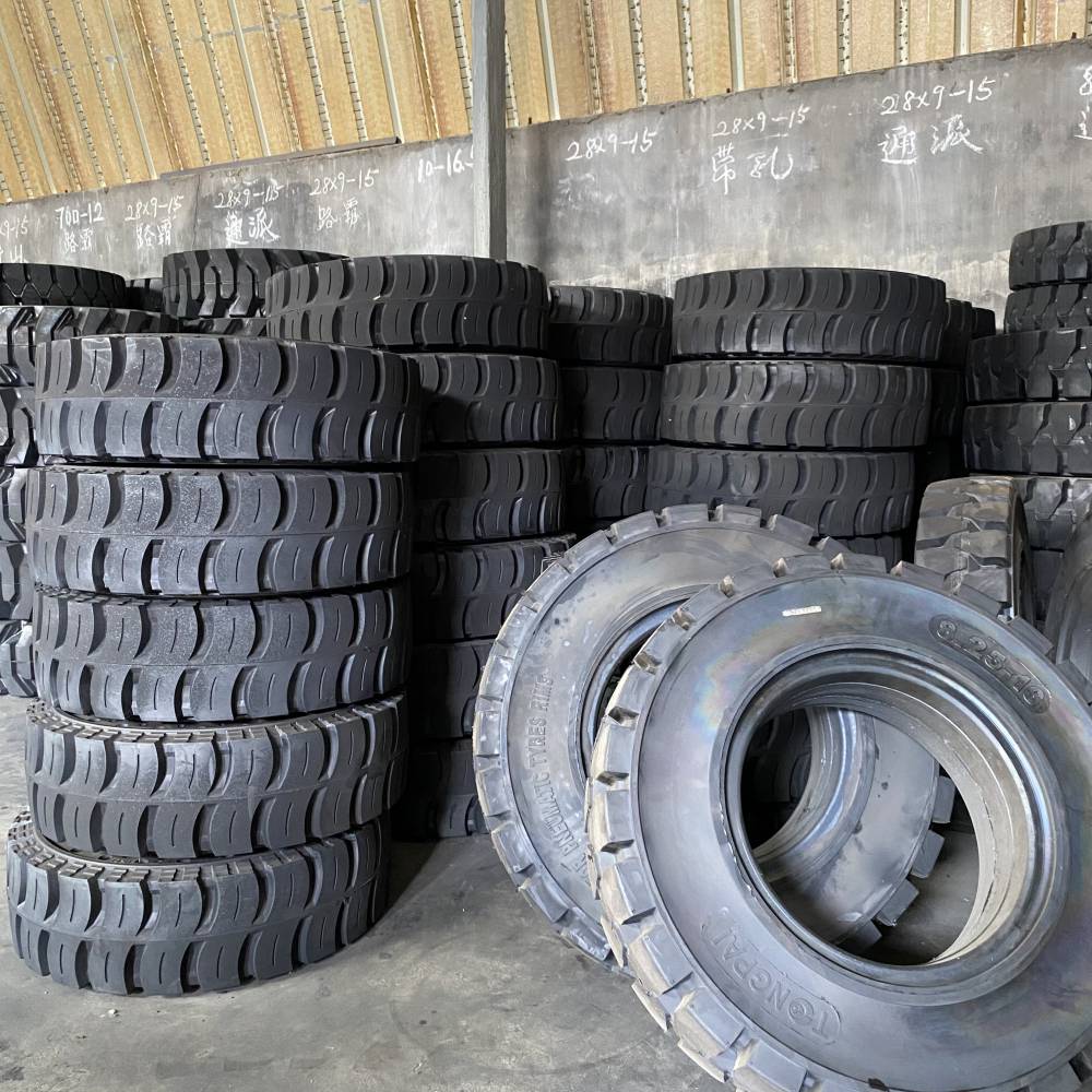 天然橡胶强抓地钢厂用70012叉车实心轮胎长期供应