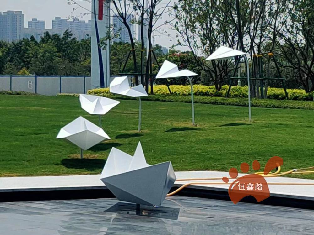 纸飞机造型雕塑纸船造型雕塑纸飞机雕塑小品售楼部小区景观雕塑