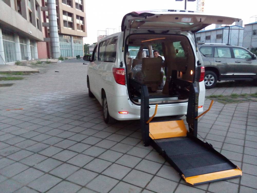 埃尔法海狮面包车尾门电动液压轮椅升降机残疾人无障碍上车举升机