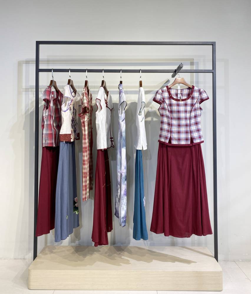 广西桂林女装尾货批发花之晨民族风重工刺绣女装连衣裙直播货源批发