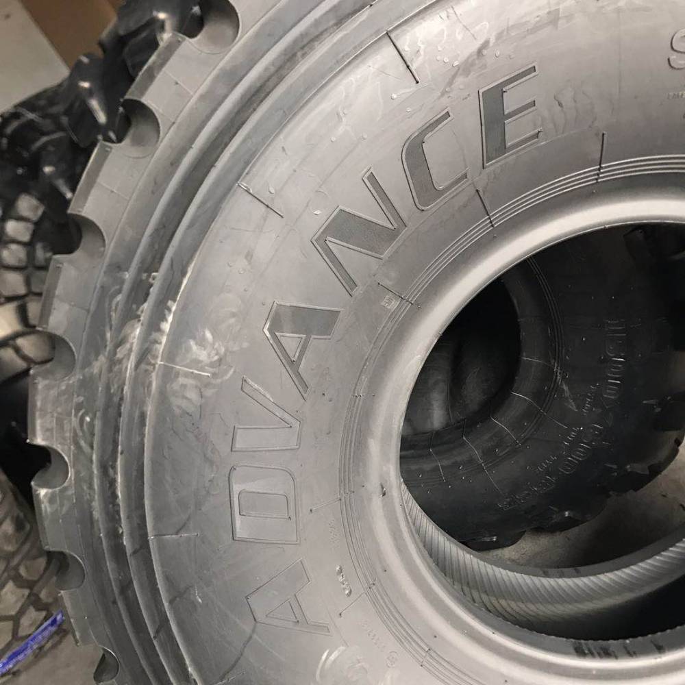前进卡车轮胎1200r20越野轮胎gl073a花纹全钢丝轮胎