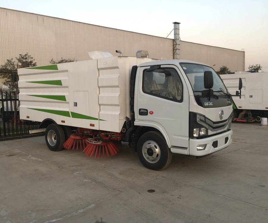 扫路车