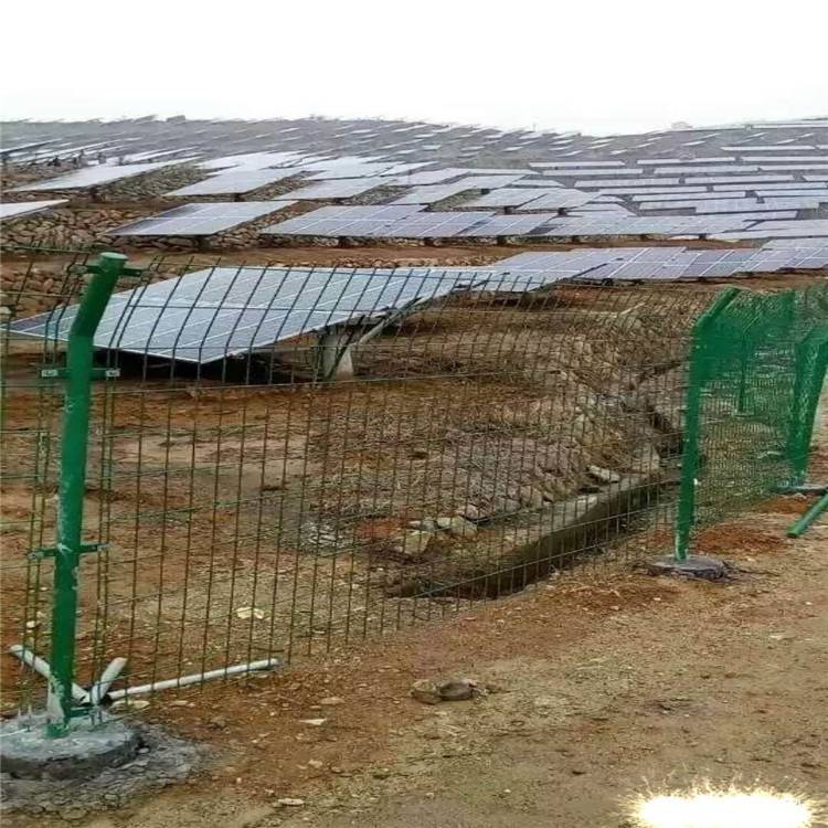 公路护栏网供应 源头工厂 围栏网 万泰
