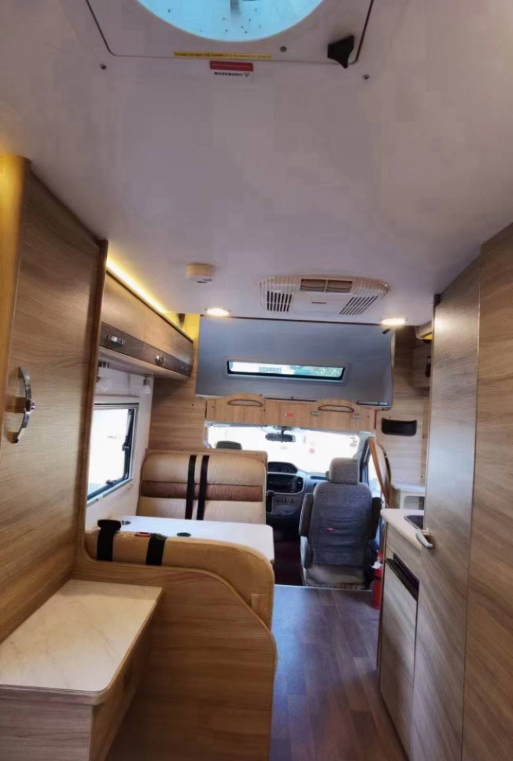 陕西西安二手房车19年底巨威大通v80c型房车个人一手非营运