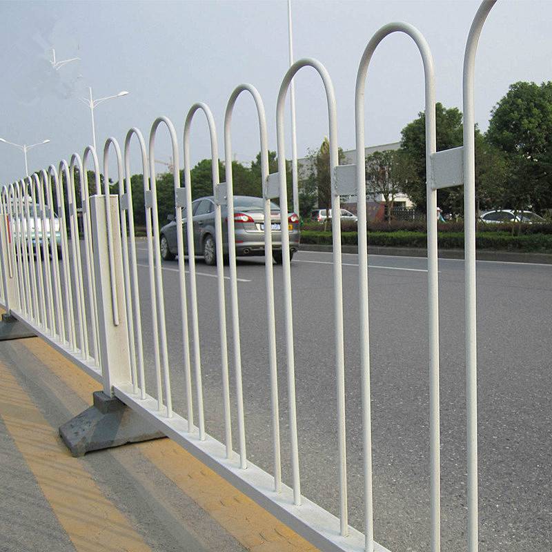 漯河马路隔离护栏厂家城市道路护栏网市政道路护栏路上护栏12m高