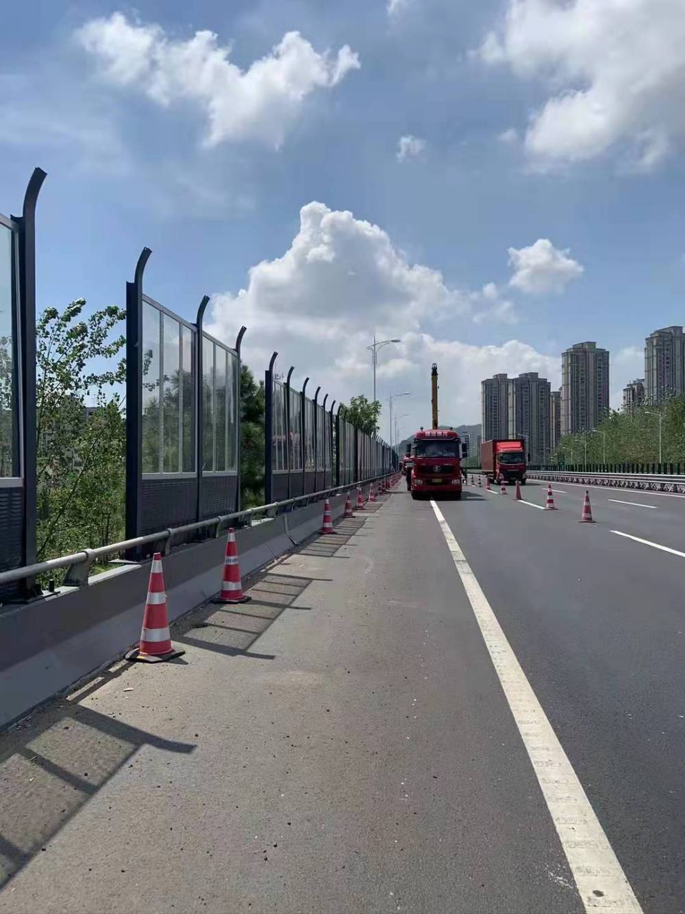 高速公路隔音板小区声屏障金属圆孔隔音墙工地消音围挡