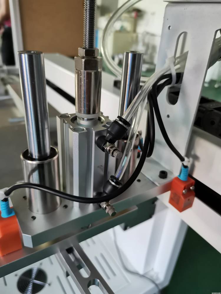 临沂丝印机厂家手机外壳平面转盘丝网印刷机