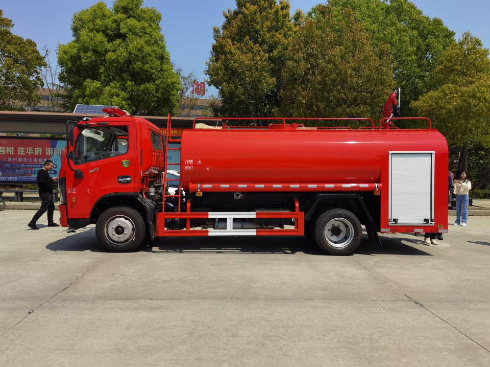 8吨单排座消防洒水车厂区自用洒水消防车