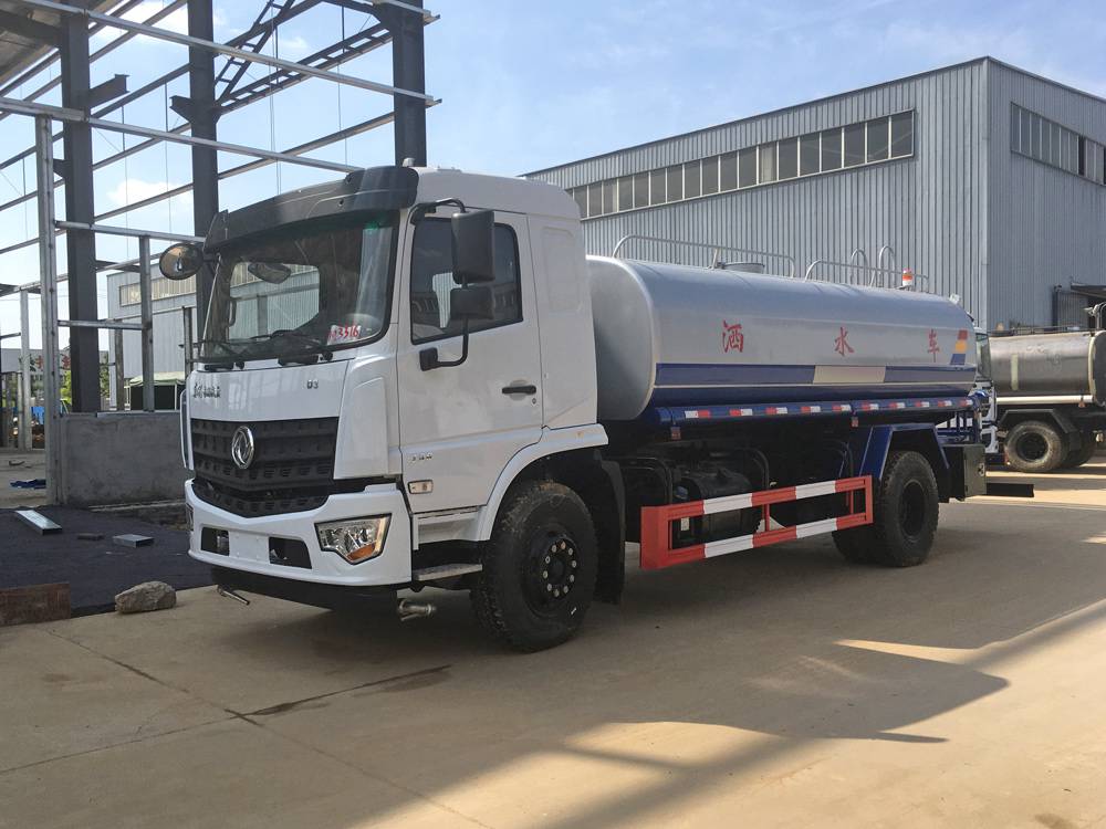 洒水车
