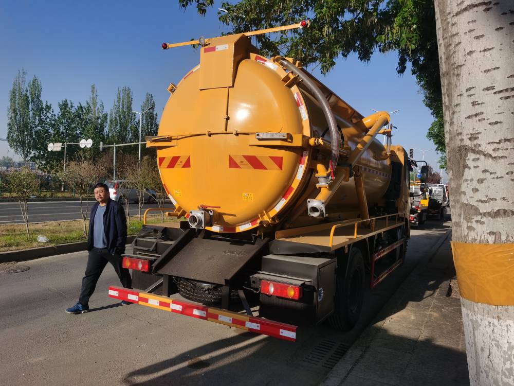 北京东风天锦吸污车15方京牌市政排水车clw5182gxwd6吸污车排水车批发