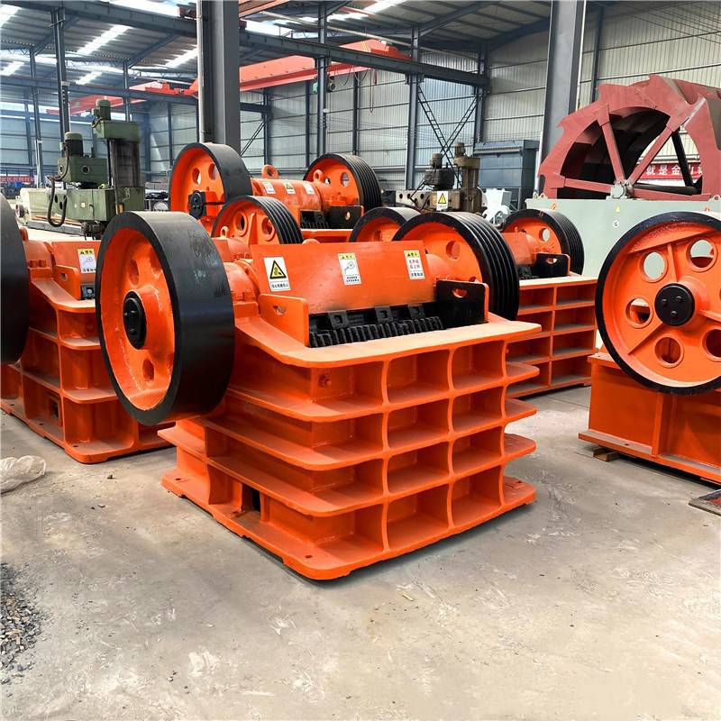 小型鄂式破石机广西南丹花岗岩鄂式破碎机现场图片