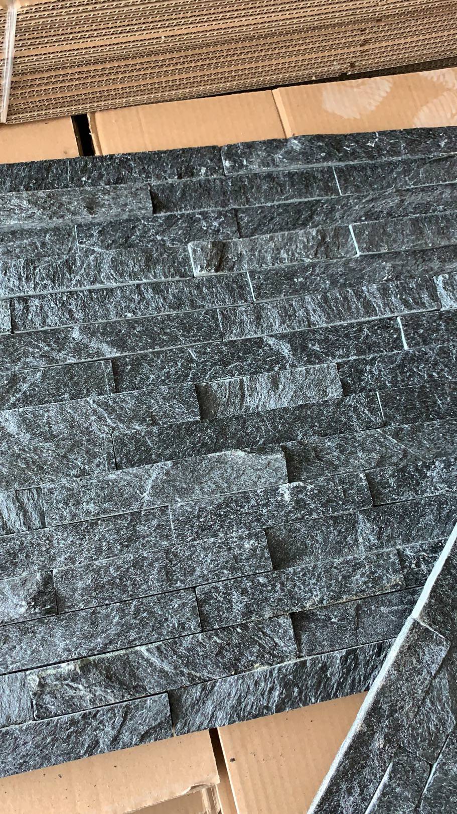 黑石英文化石天然文化石装点泳池周边君旺石材