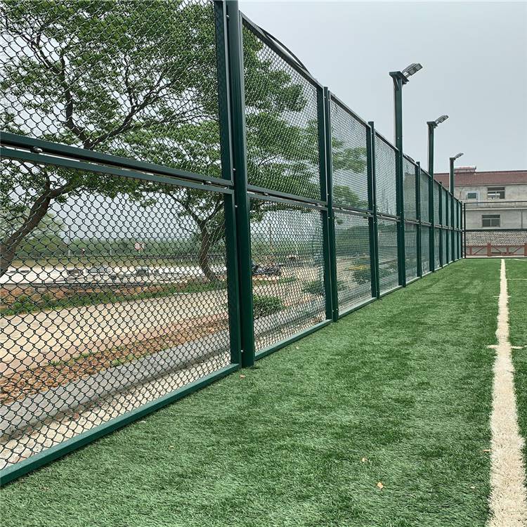 供应组装式体育围网蓝球场围栏网网球场隔离网勾花护栏网图片