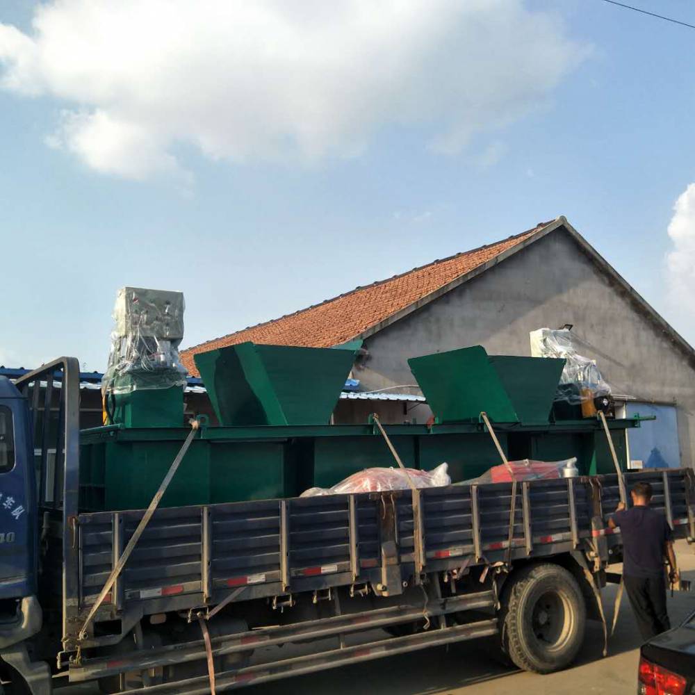 水渠一次性成型机公路水渠成型机全自动路沿石滑模机产地直销