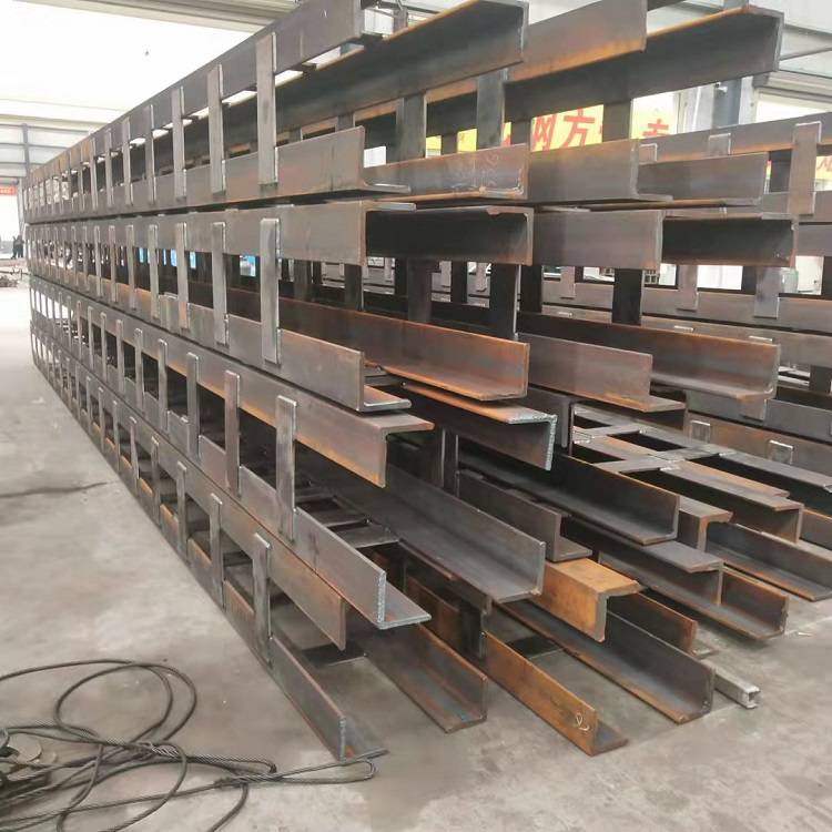 昶锐公司格构柱加工 钢格柱现场制作 焊接开割