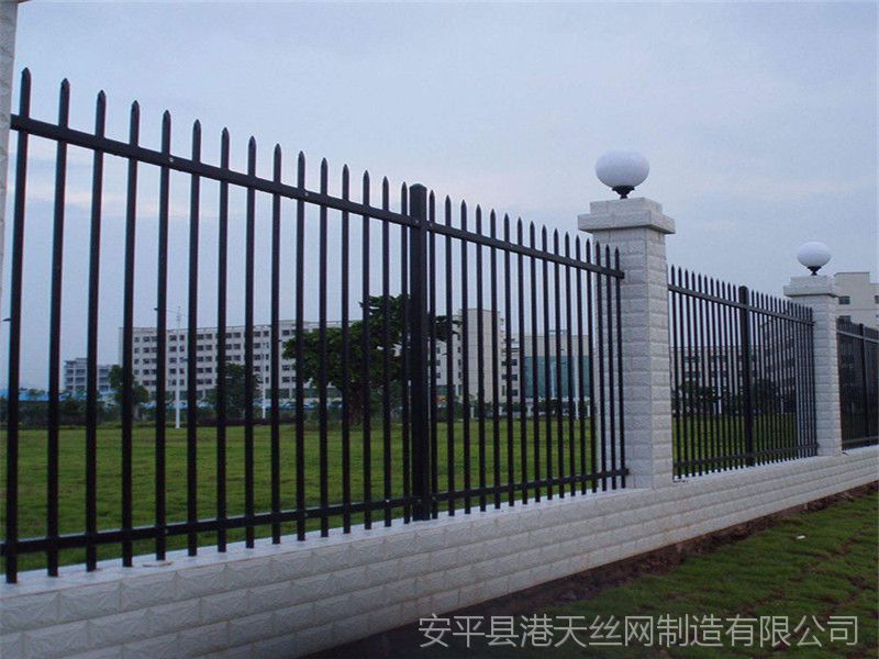 厂房围墙锌钢护栏热镀锌钢管围栏厂家