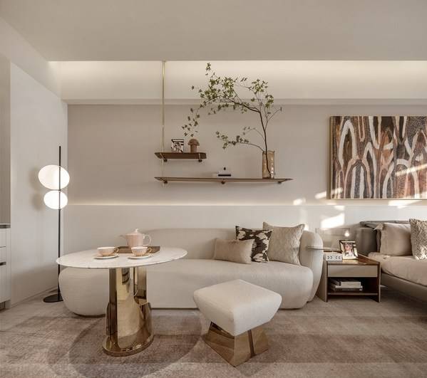 起居空间的设计，展现日常放松状态的高雅与舒适