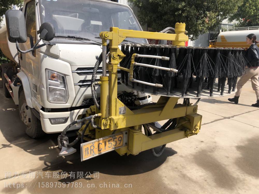 5吨双面城市护栏清洗车高速公路护栏清洗车多少钱一辆