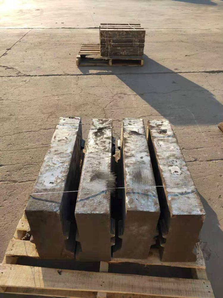 烁磊铸造工厂店供应反击式破碎机板锤图片