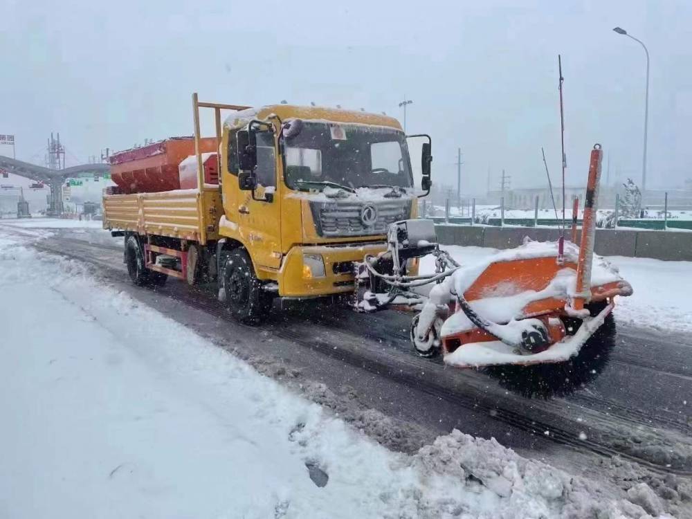 北京扫雪铲冰各种除雪“利万金体育下载app器”来帮忙