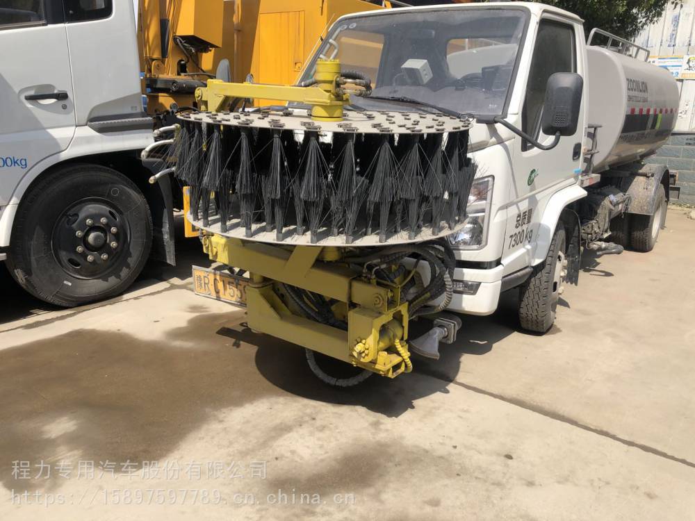 5吨双面城市护栏清洗车高速公路护栏清洗车多少钱一辆