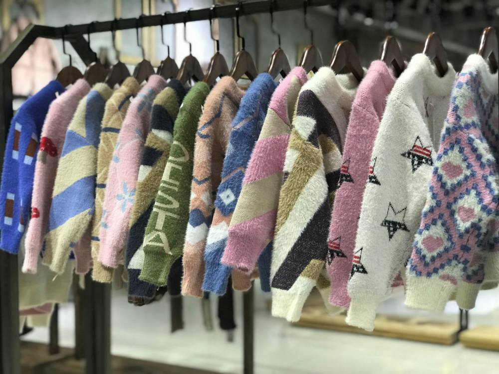 海南三亚织里潮童圆领针织毛衣便宜童装库存毛衣网购衣服***