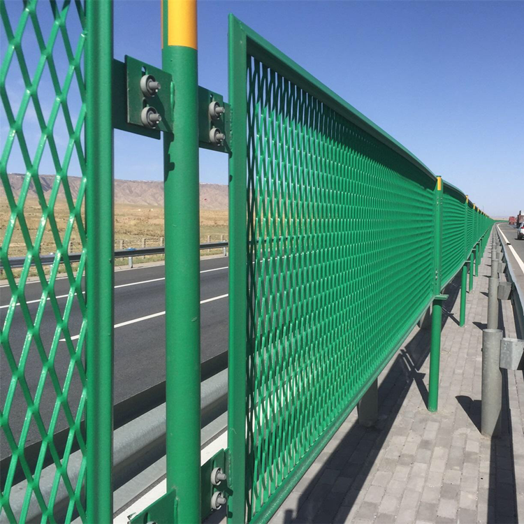 雷泰公司供应公路护栏高速防眩网高速隔离栅高速公路护栏钢板网护栏