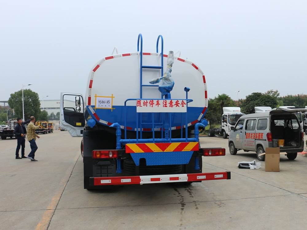 河北洒水车 小型洒水车可按揭