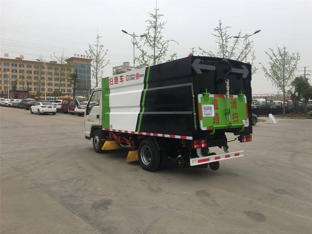 扫路车
