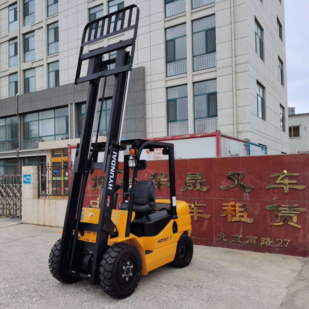 莱阳现代叉车开发区斗山35吨电动叉车b35x侧移实心轮胎租赁厂家中大