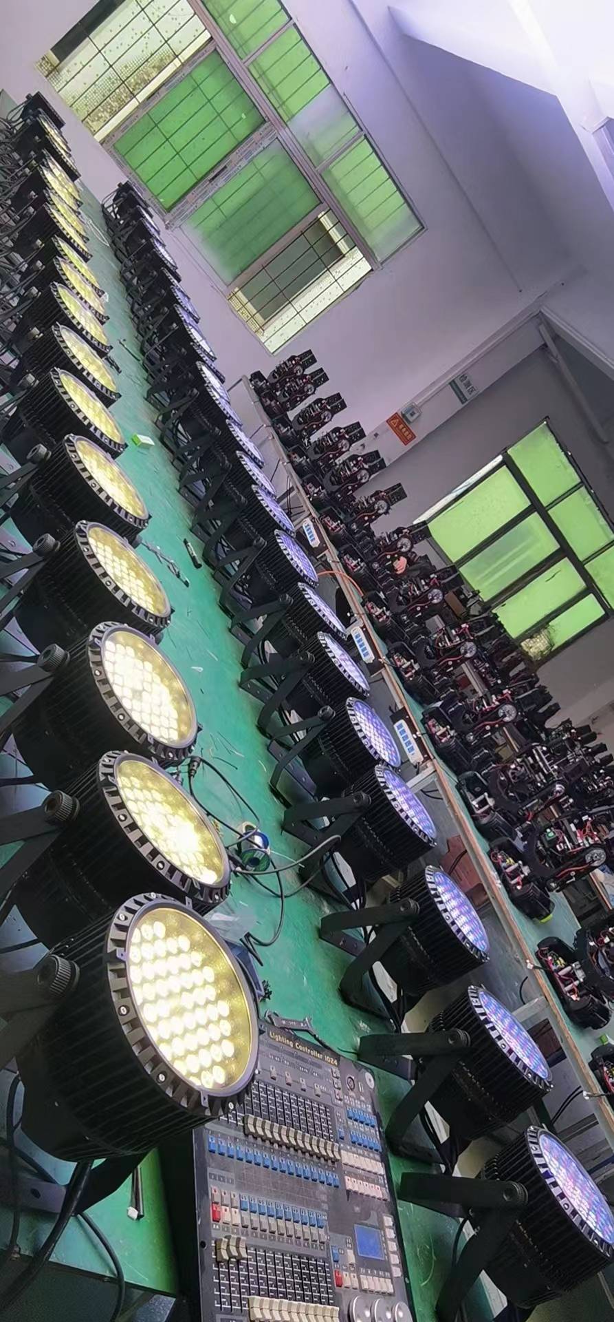 舞台灯光音响工程调试于一体的高科技企业,主要生产:舞台灯光设备投 