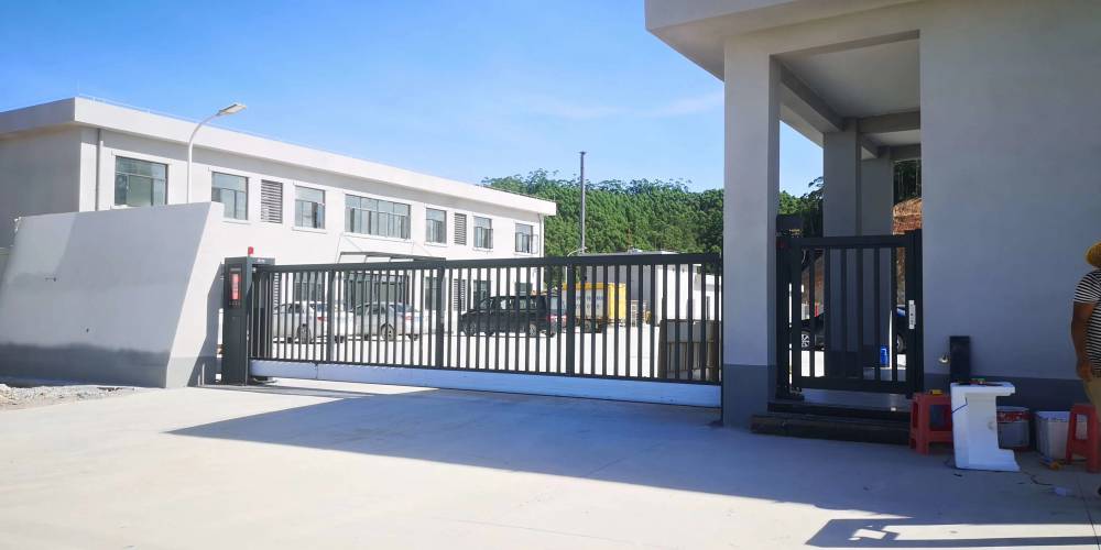 石龙伸缩门安装石龙电动伸缩门厂家工厂自动伸缩门定制