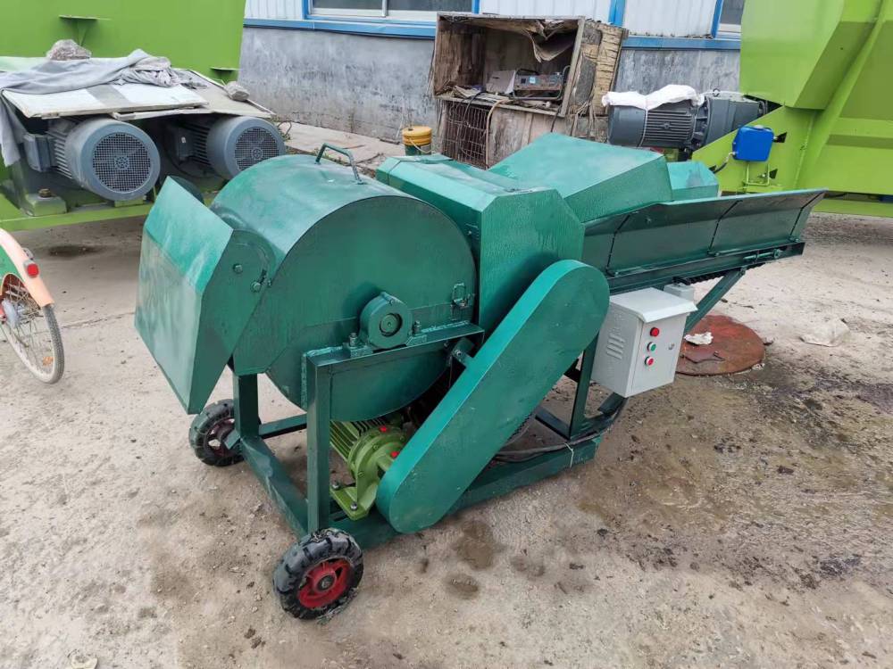 养殖场牛羊青储粉碎机大型杂草草捆粉碎机多功能秸秆粉碎揉丝机