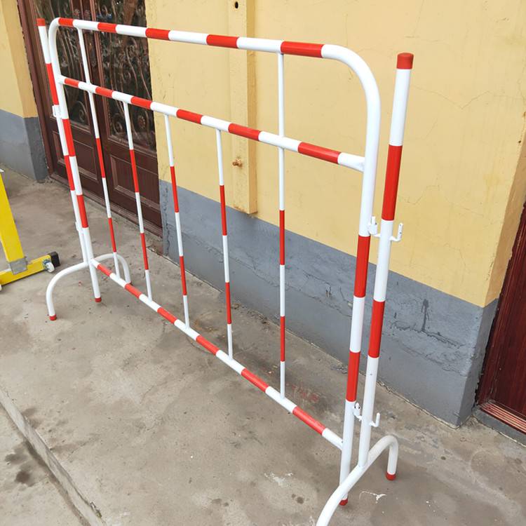 临时护栏,移动栅栏表面处理:热镀锌 ,喷塑管壁厚度:2mm-3mm钢管口径