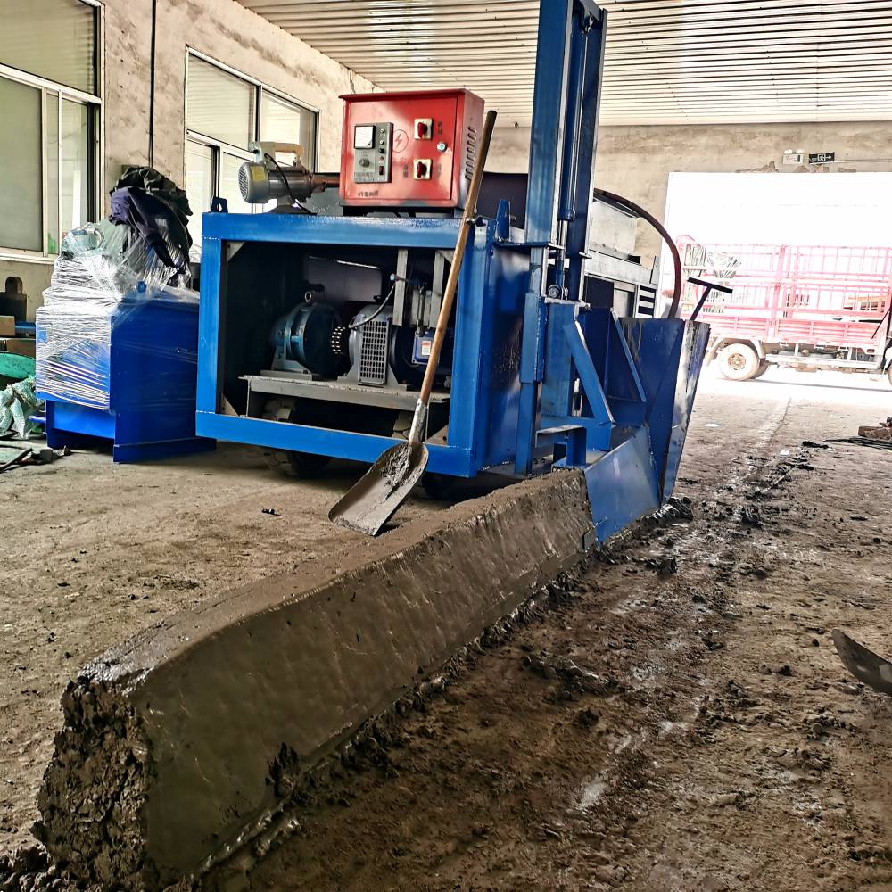 云发路肩石自走滑模机护坡浇筑成型机履带式立道牙成型机