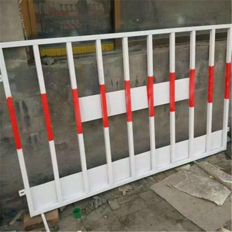 重庆坤佳钰建造工程有限公司请求应用于市政桥梁智能升降护栏专利可以阻挠人们在精力呈现妨碍情况下跳过护栏