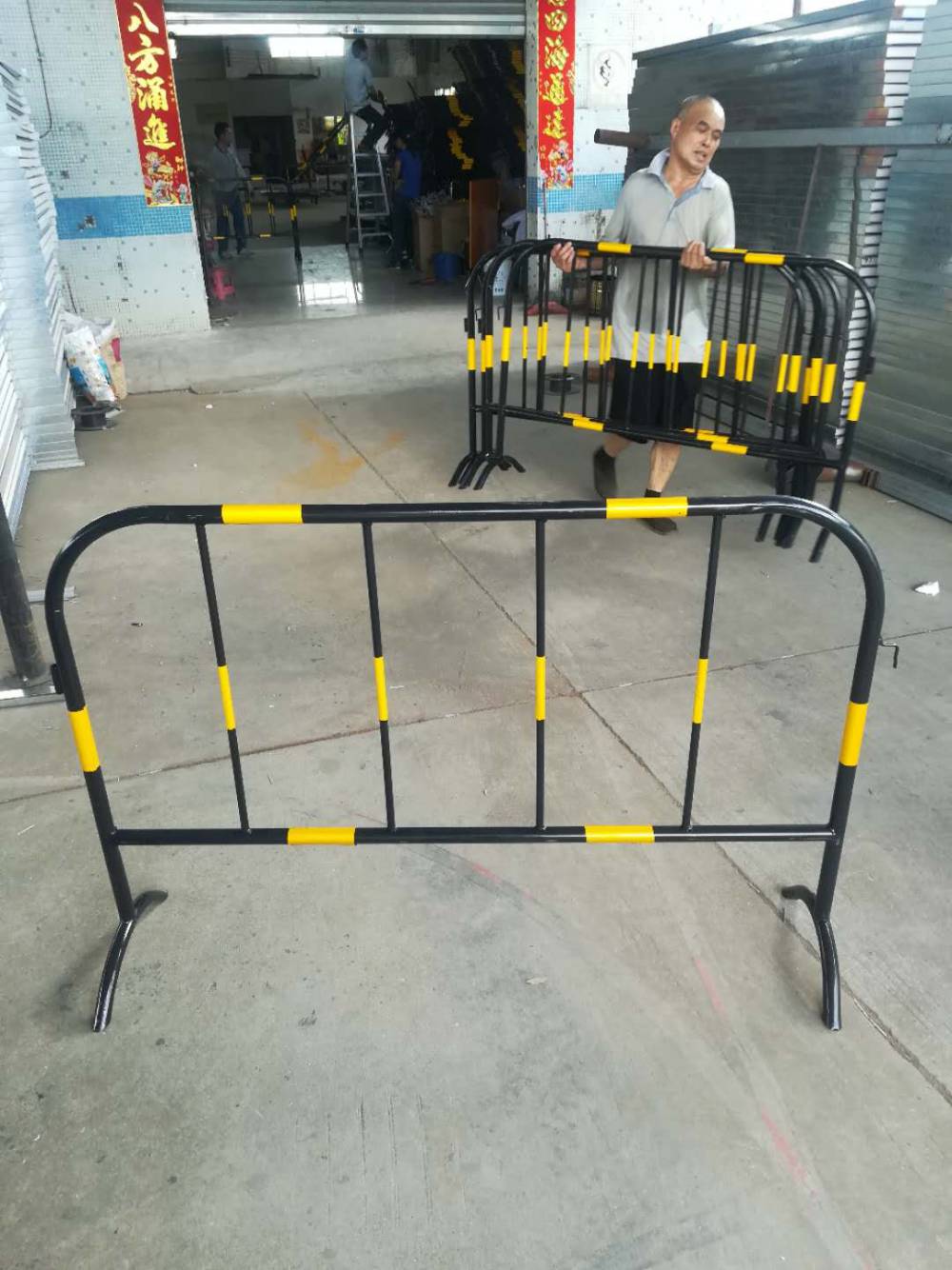 道路施工临时隔离围栏 黄黑带反光活动铁马护栏