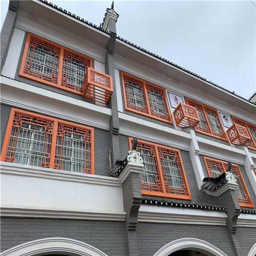 唐人街坊木纹仿古铝格栅外墙烤漆空调罩铝合金格栅工艺对比