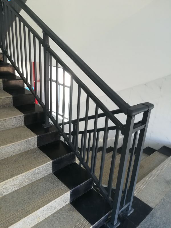 楼梯扶手厂家大量制作锌钢楼梯扶手出售