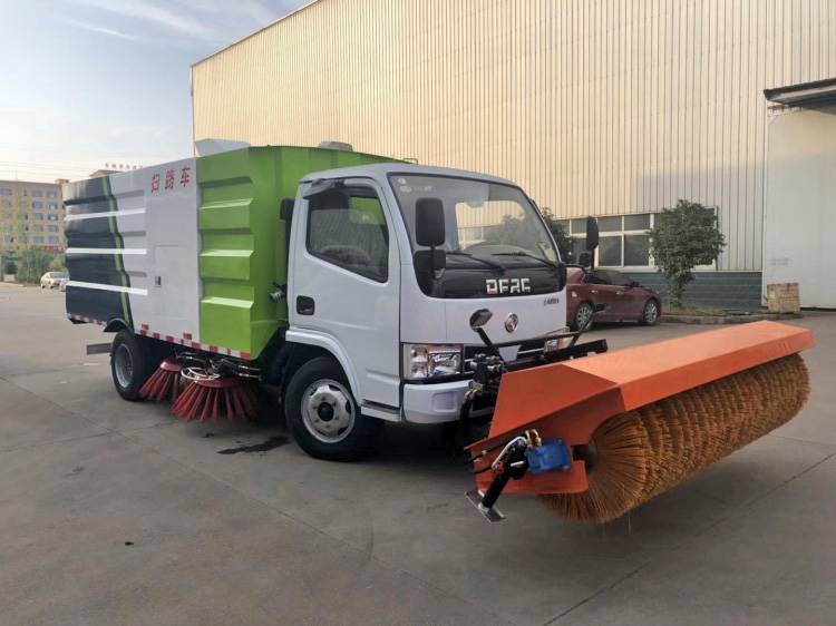 扫路车