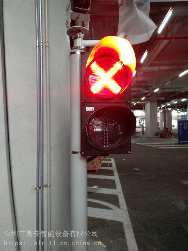 港珠澳大桥收费站红叉绿箭车道灯产品的生产厂家红叉绿箭车道灯