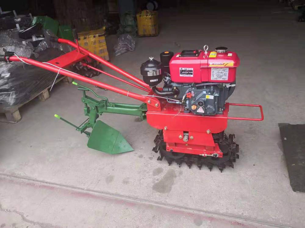 耕地机