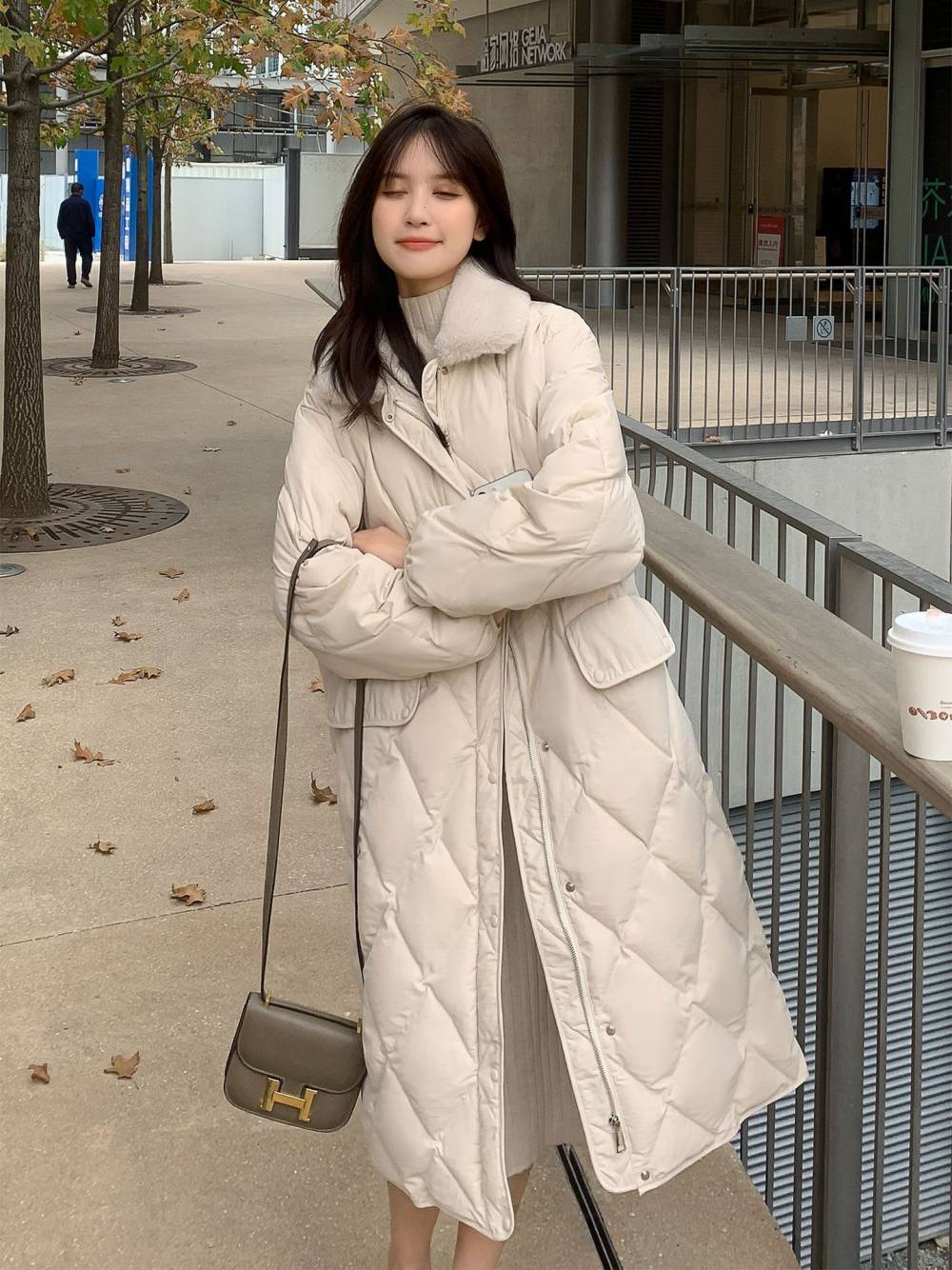安徽滁州亮面羽绒棉服女冬长款长袖毛衣长裙包臀裙服装批发一手货源