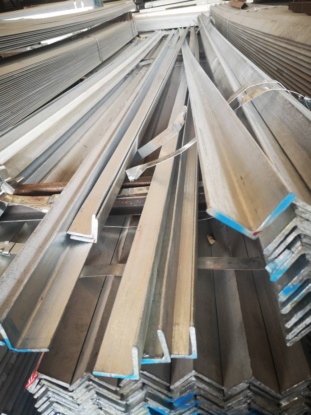 热轧角铁方圆云达热镀锌角铁贵州六盘水角铁供应