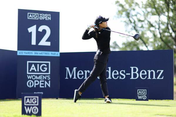 品牌大使姜孝林(danielle kang)身着迪桑特高尔夫球服征战赛场